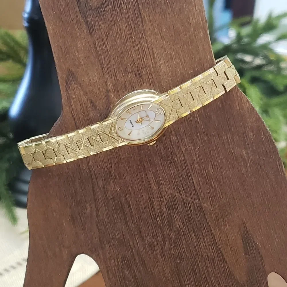ELGIN II Ladies Wrist Watch Goldtone Slim Band